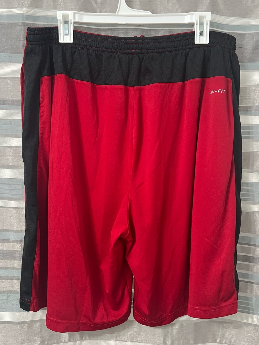 Nike Dri-FIT Men's Athletic Training/Basketball Shorts in Red and Black - Picture 2 of 12